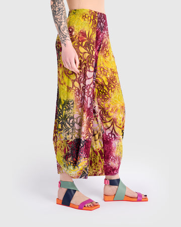 alembika-groove-punto-hose-laterne-raspberry-gold image 4