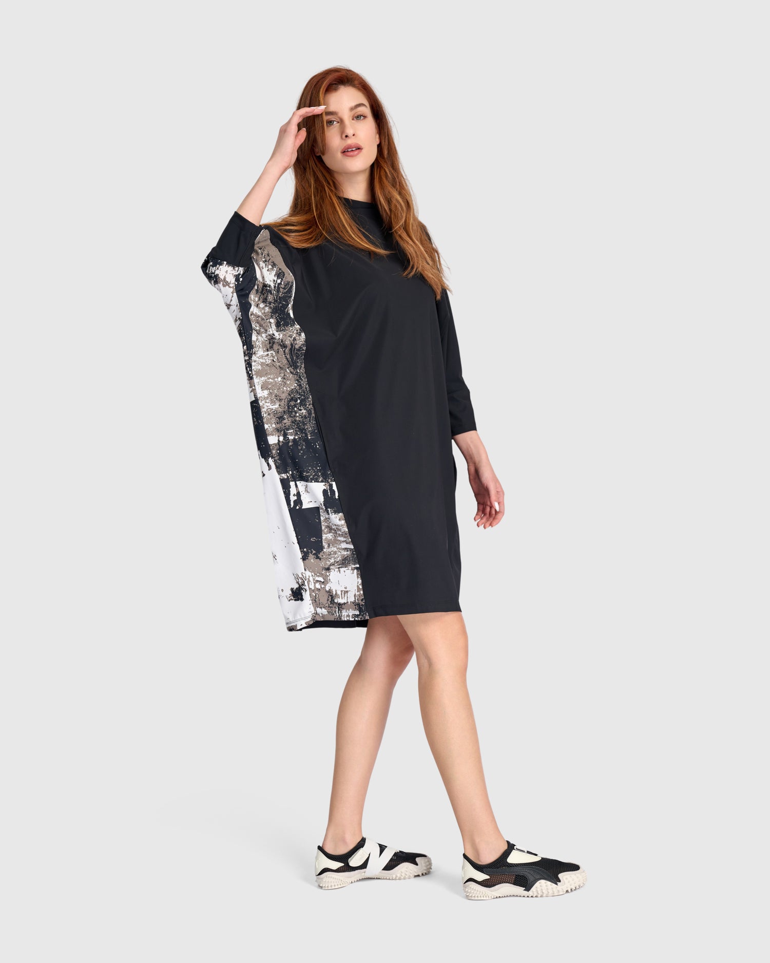 alembika-tekbika-kit-boxy-minikleid-schwarz-grafik image 5