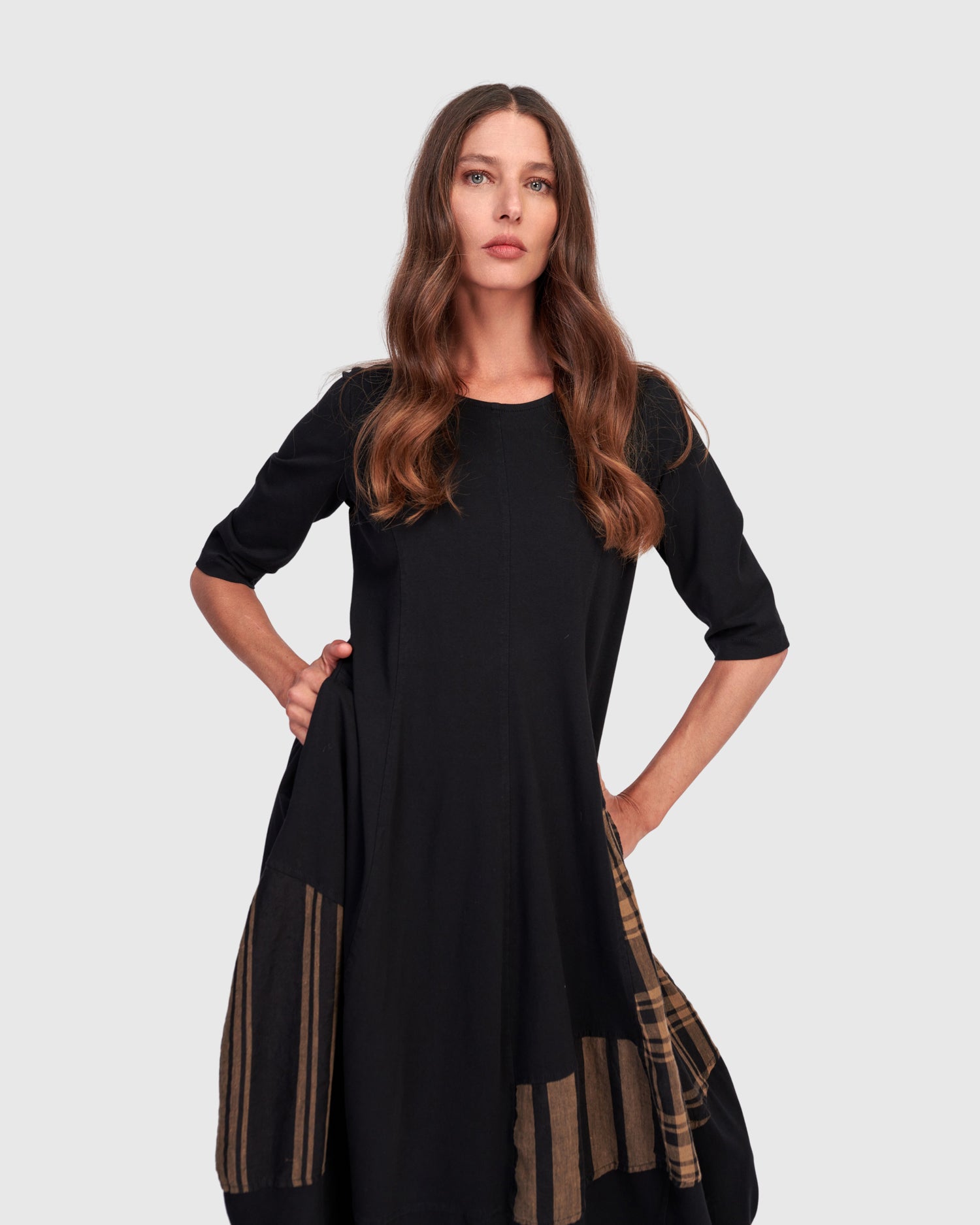 alembika-dusky-broadway-cocoon-kleid-black-sepia image 3