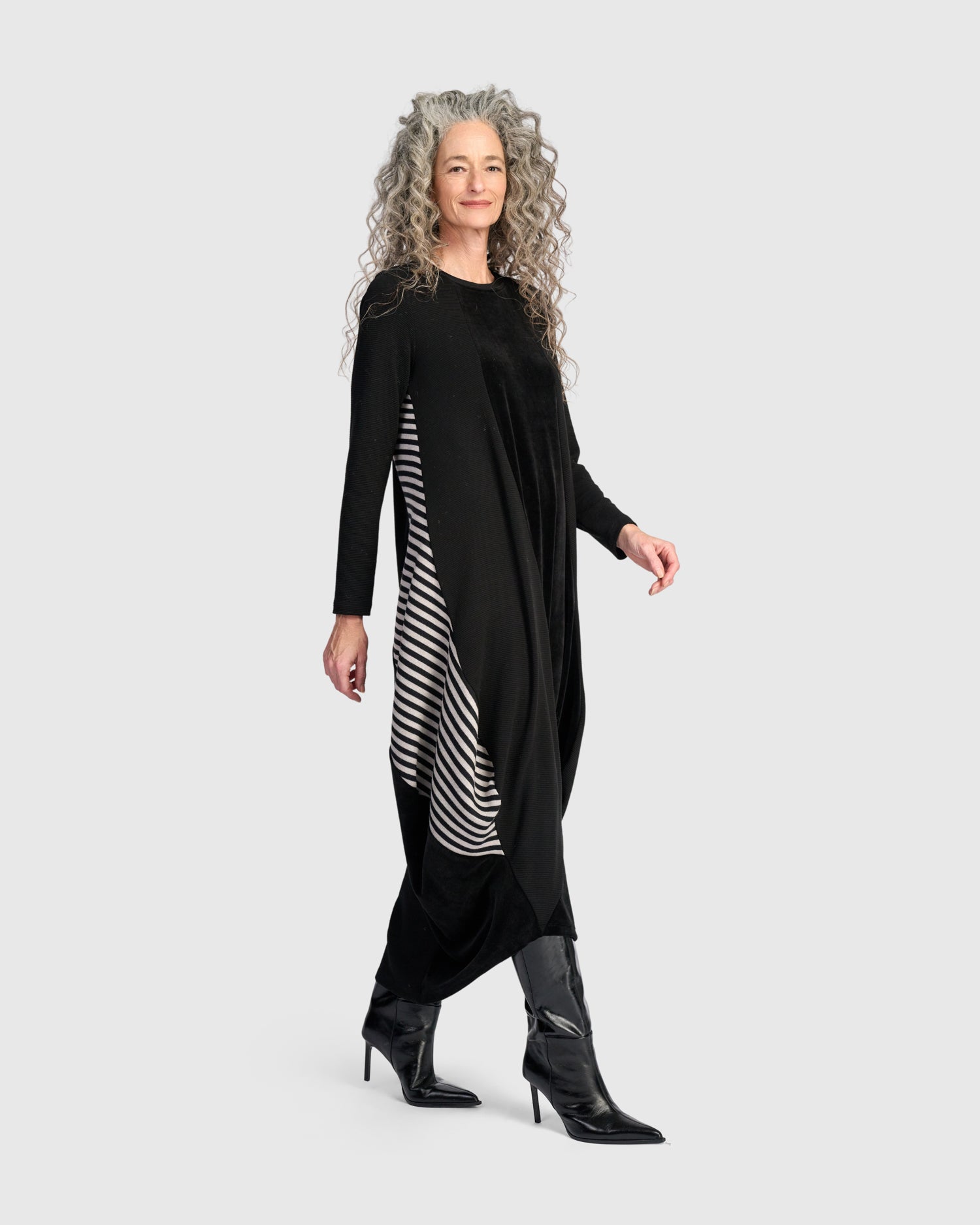 alembika-urban-ronn-draped-kleid-black-mix-ud-fw26 image 2