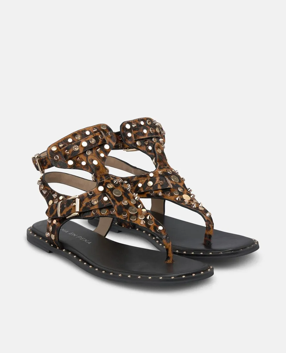 alma-en-pena-flache-sandale-mit-print-t-riemen-nieten-braun image 1