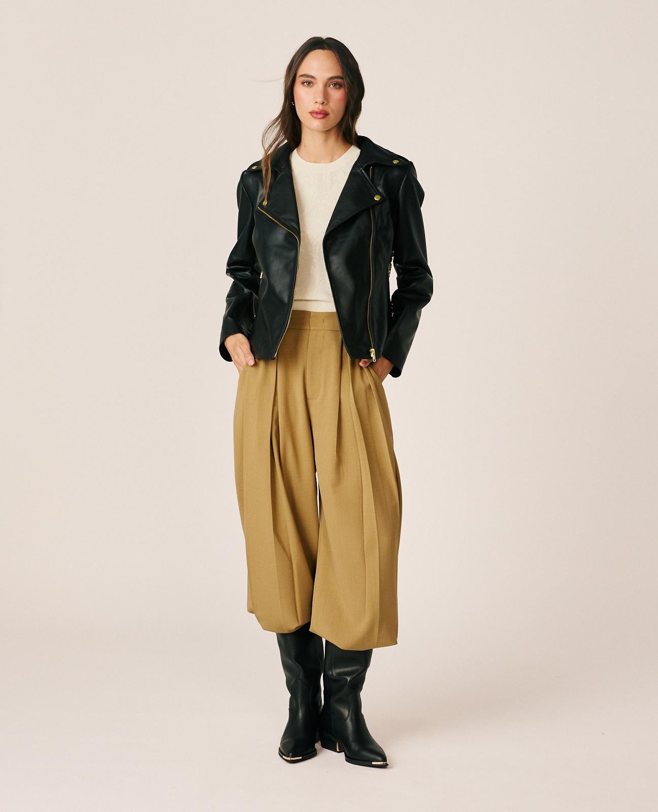 alma-en-pena-bikerjacke-aus-nappa-leder-mit-nieten-und-ziersteinen-schwarz image 3
