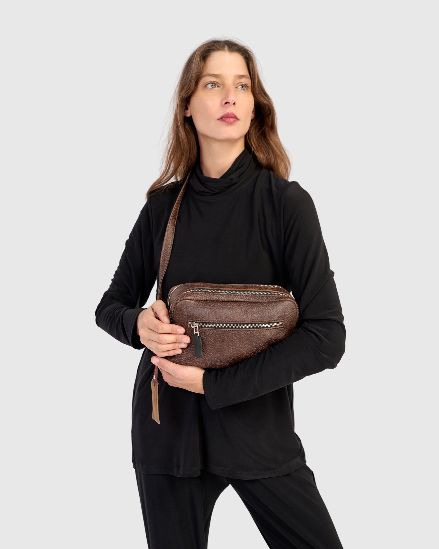 alembika-twin-zip-box-bag-chocolate-leder-crossbody image 6