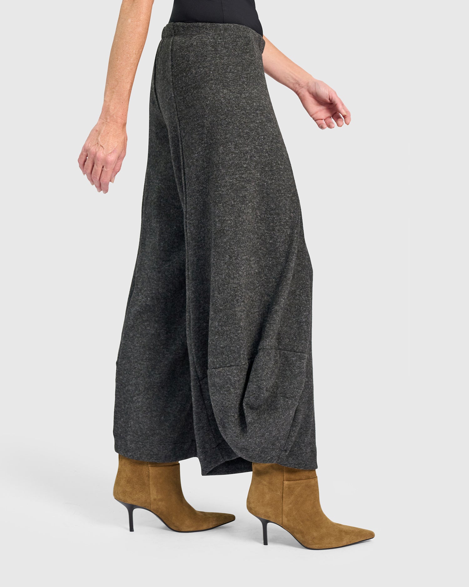 alembika-plush-punto-pants-carbon-damen-lantern-hose image 4