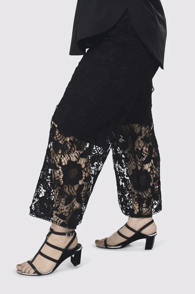 alembika-exquisite-lace-pants-black-spitzenhose-gerade image 1