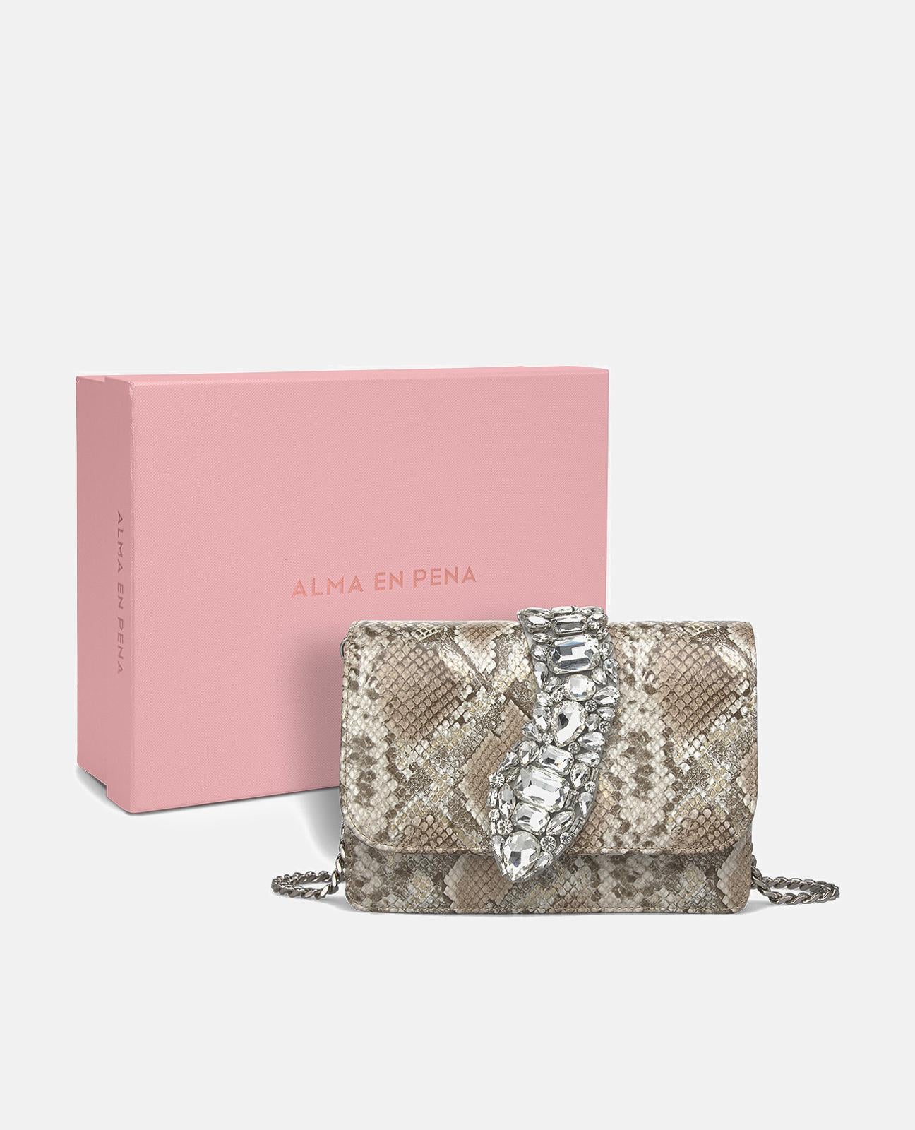 alma-en-pena-snake-flap-damen-schultertasche-leder-vison-kette image 4