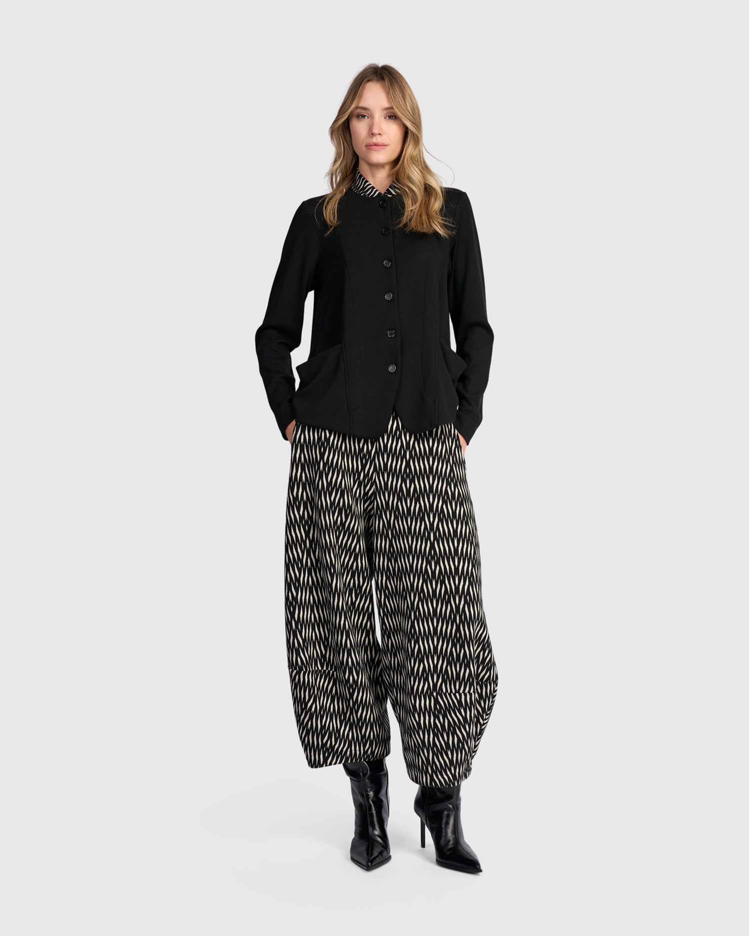 alembika-catalyst-blazer-schwarz-double-knit image 3
