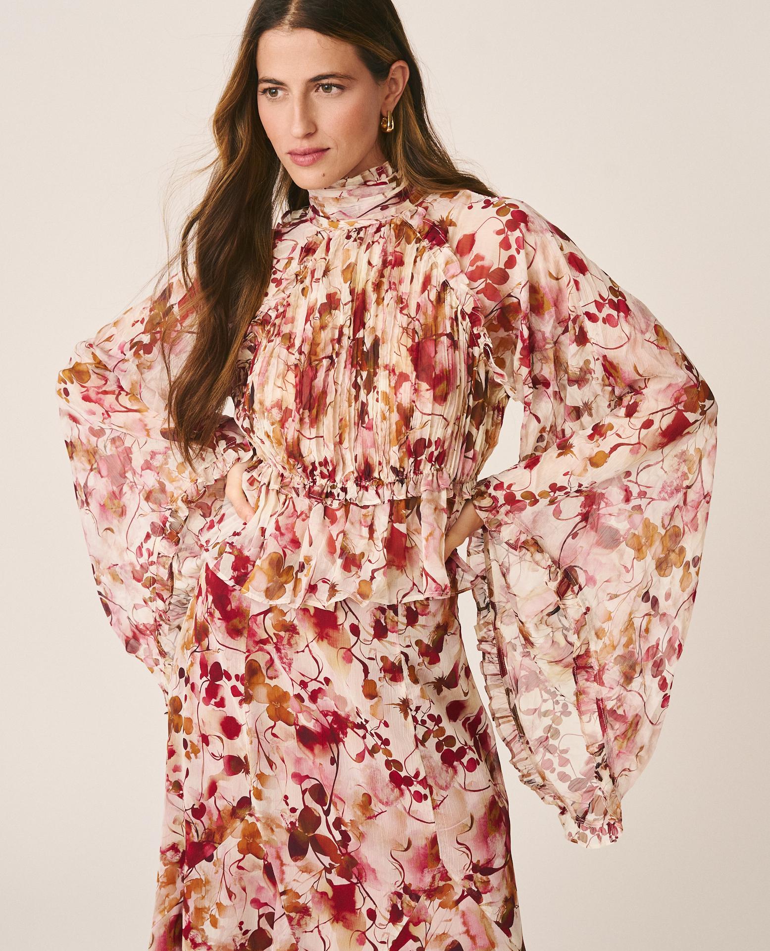 alma-en-pena-floral-pleated-blouse-chiffonbluse-rosa-blumen-plissee image 1