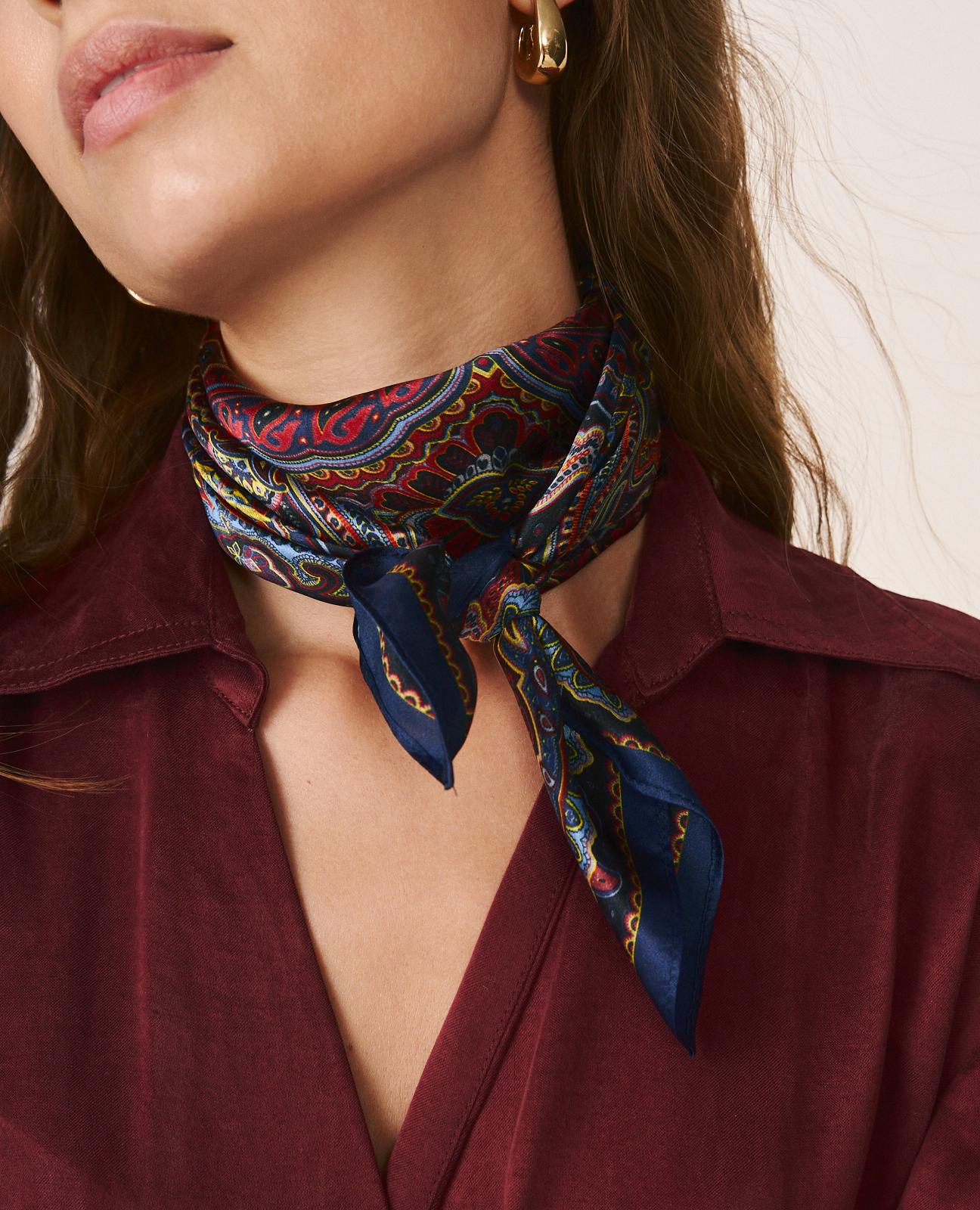 alma-en-pena-bandana-tuch-quadratisch-mit-symmetrischem-print-blau image 5