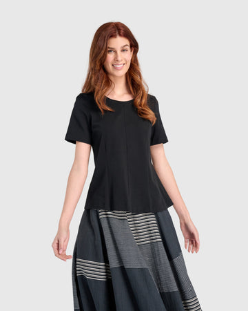 alembika-essential-shaped-tee-damen-schwarz-kurzarm image 2