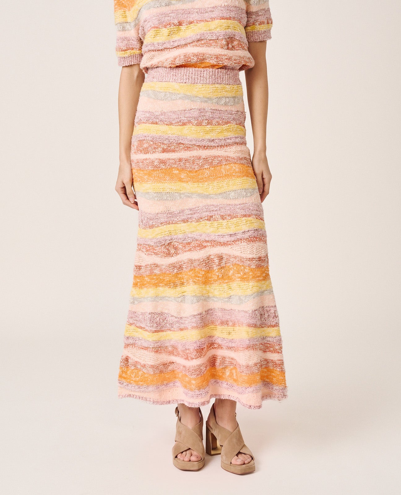 alma-en-pena-midi-knit-skirt-strickrock-midi-orange image 3