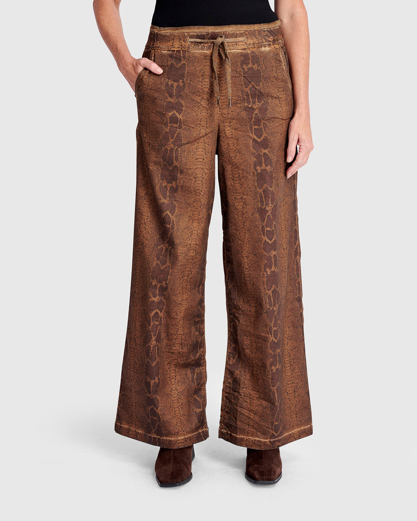 alembika-python-wide-leg-stretch-jeans-boa image 1