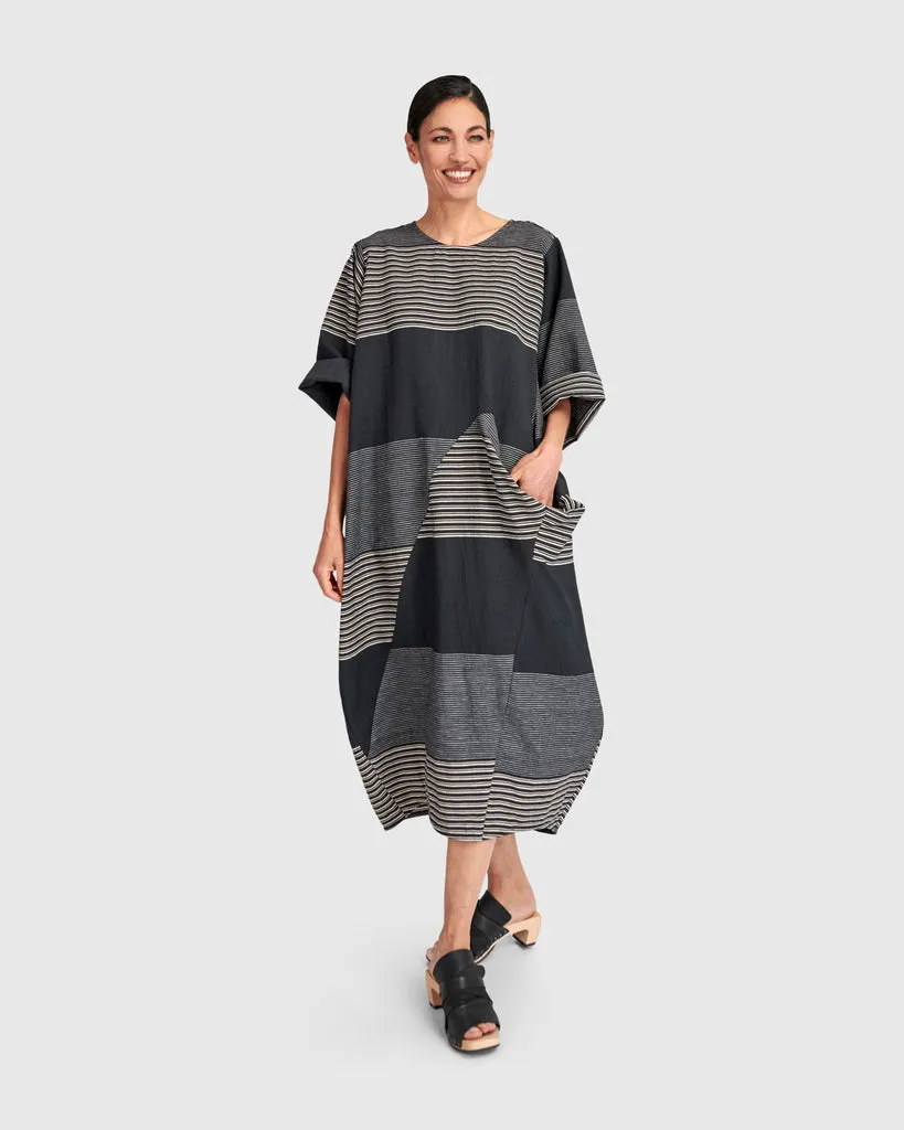 alembika-urban-unfurl-taschen-kleid-slate-stripes image 1