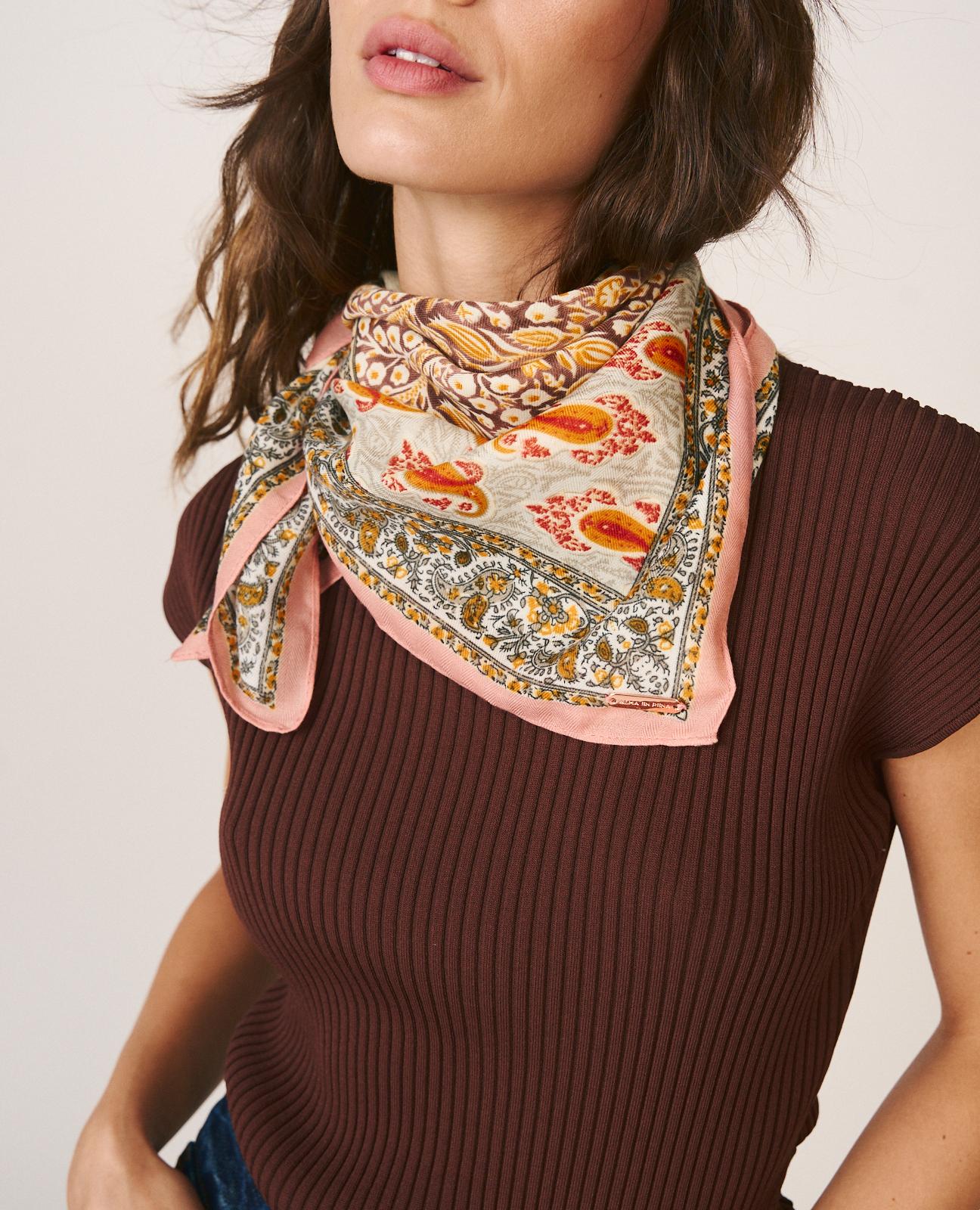 alma-en-pena-tuch-quadratisch-multicolor-paisley-camel image 5