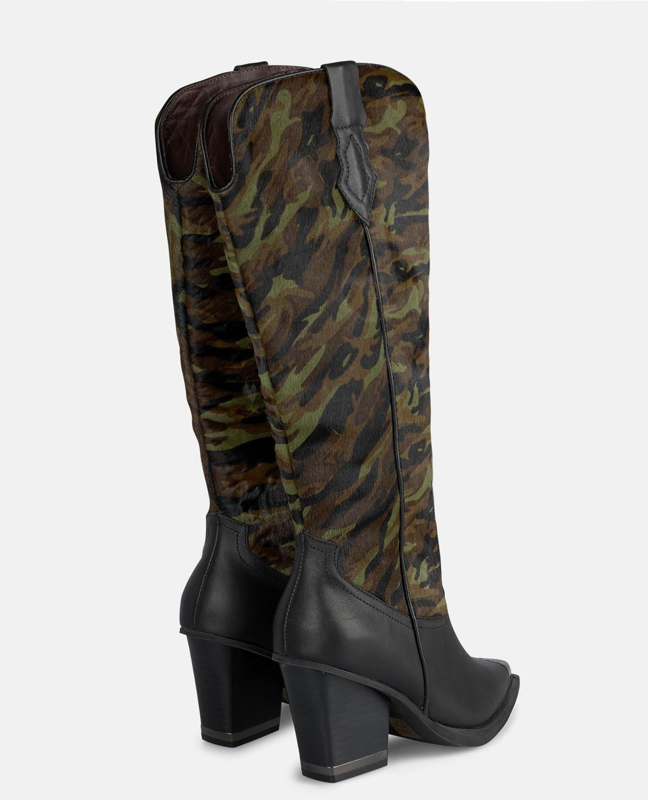 alma-en-pena-stiefeletten-mit-print-spitzer-zeh-8-5-cm-absatz-19-cm-schaft image 3