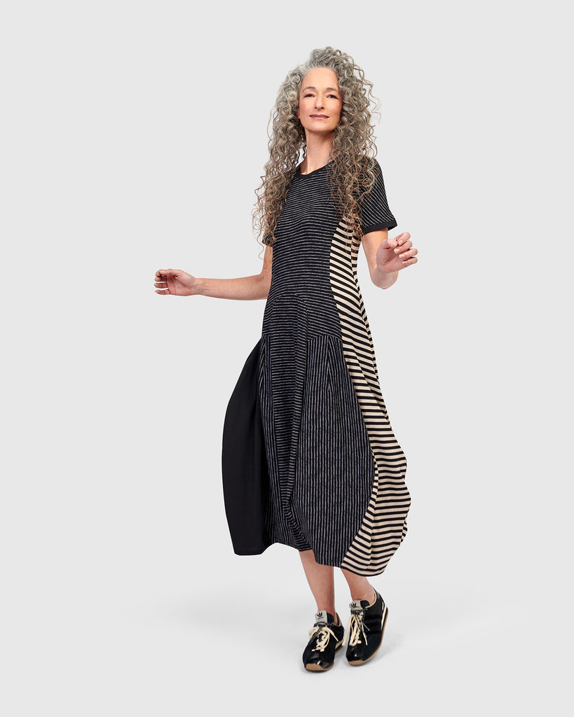 alembika-urban-yucatan-crew-cocoon-kleid-streifen image 1