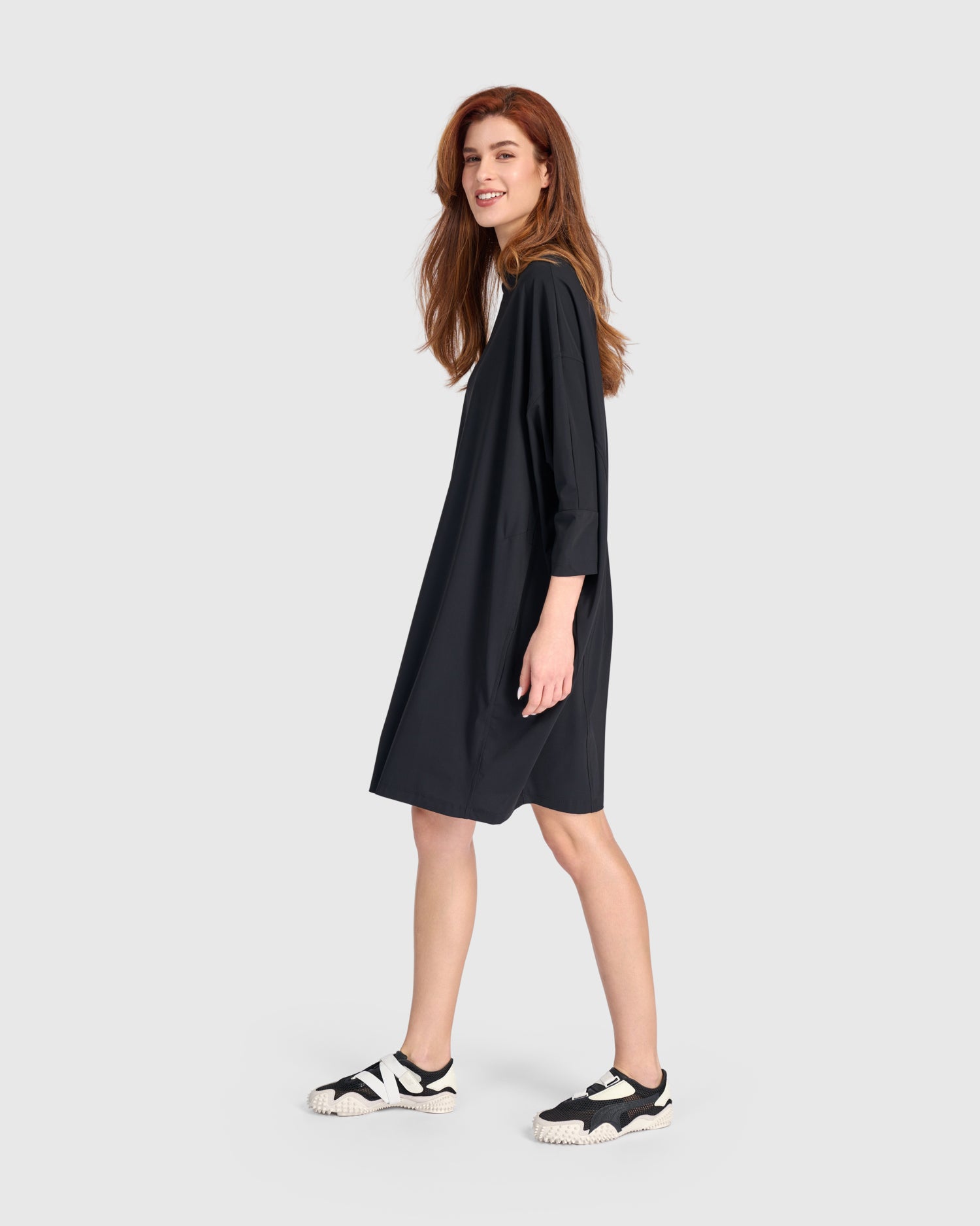 alembika-tekbika-kit-boxy-minikleid-schwarz-grafik image 4