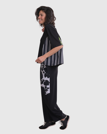 alembika-tekbika-floral-flow-pants-black-tech-hose-mit-taschen image 7