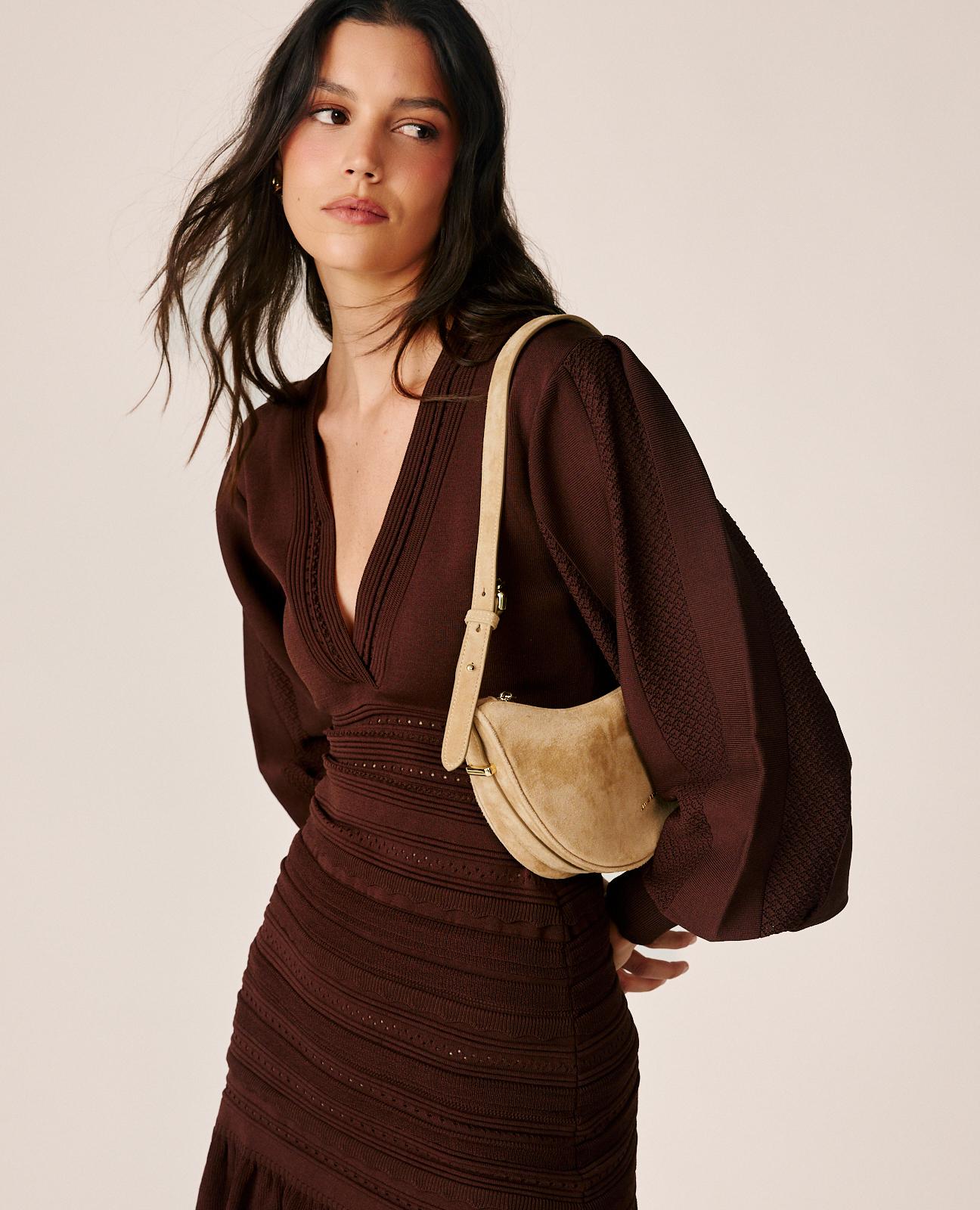 alma-en-pena-strick-minikleid-mit-lochmuster-und-wickel-v-ausschnitt-in-braun image 2