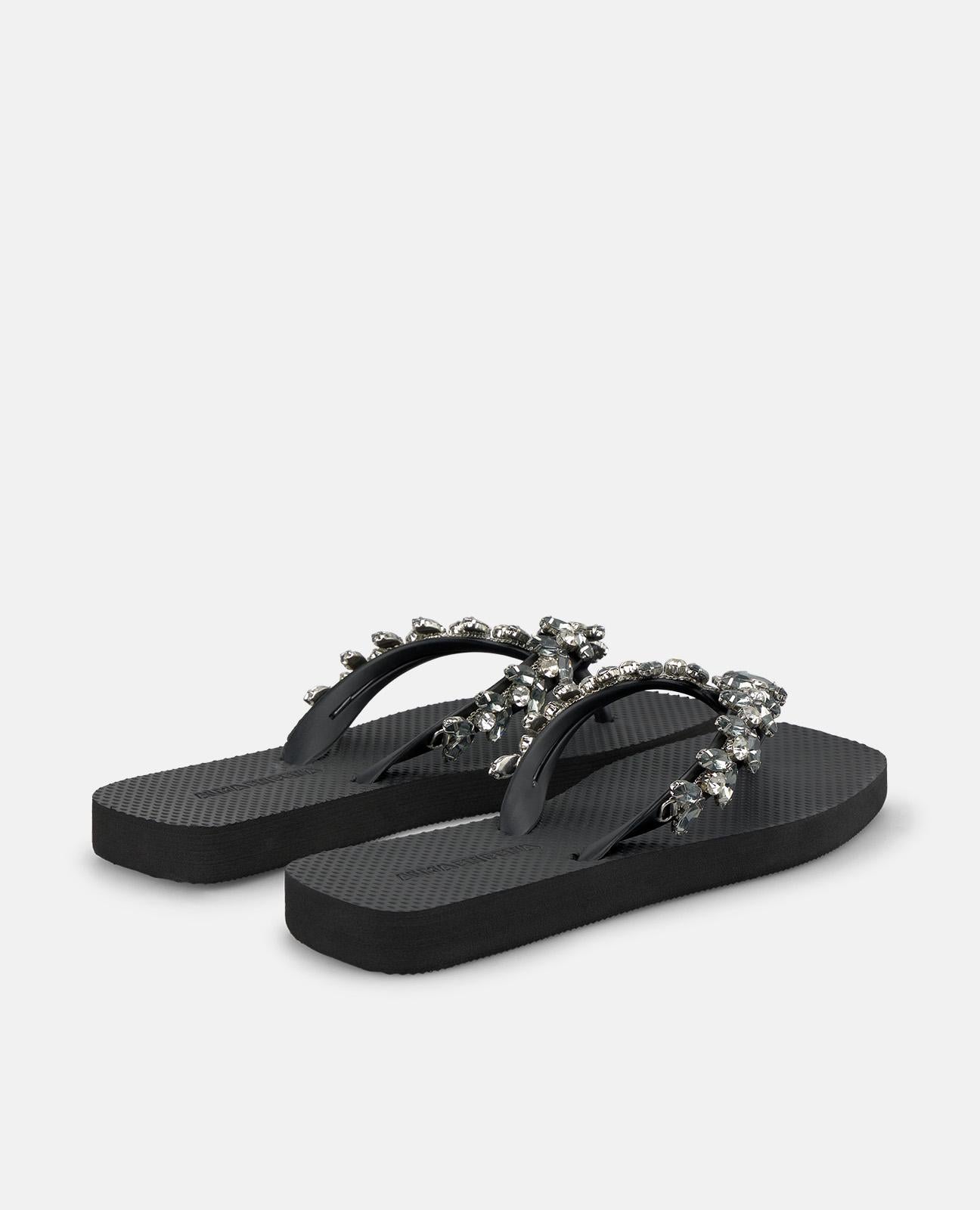 alma-en-pena-t-strap-beach-sandal-damen-flip-flops-schwarz-mit-metall-deko image 3