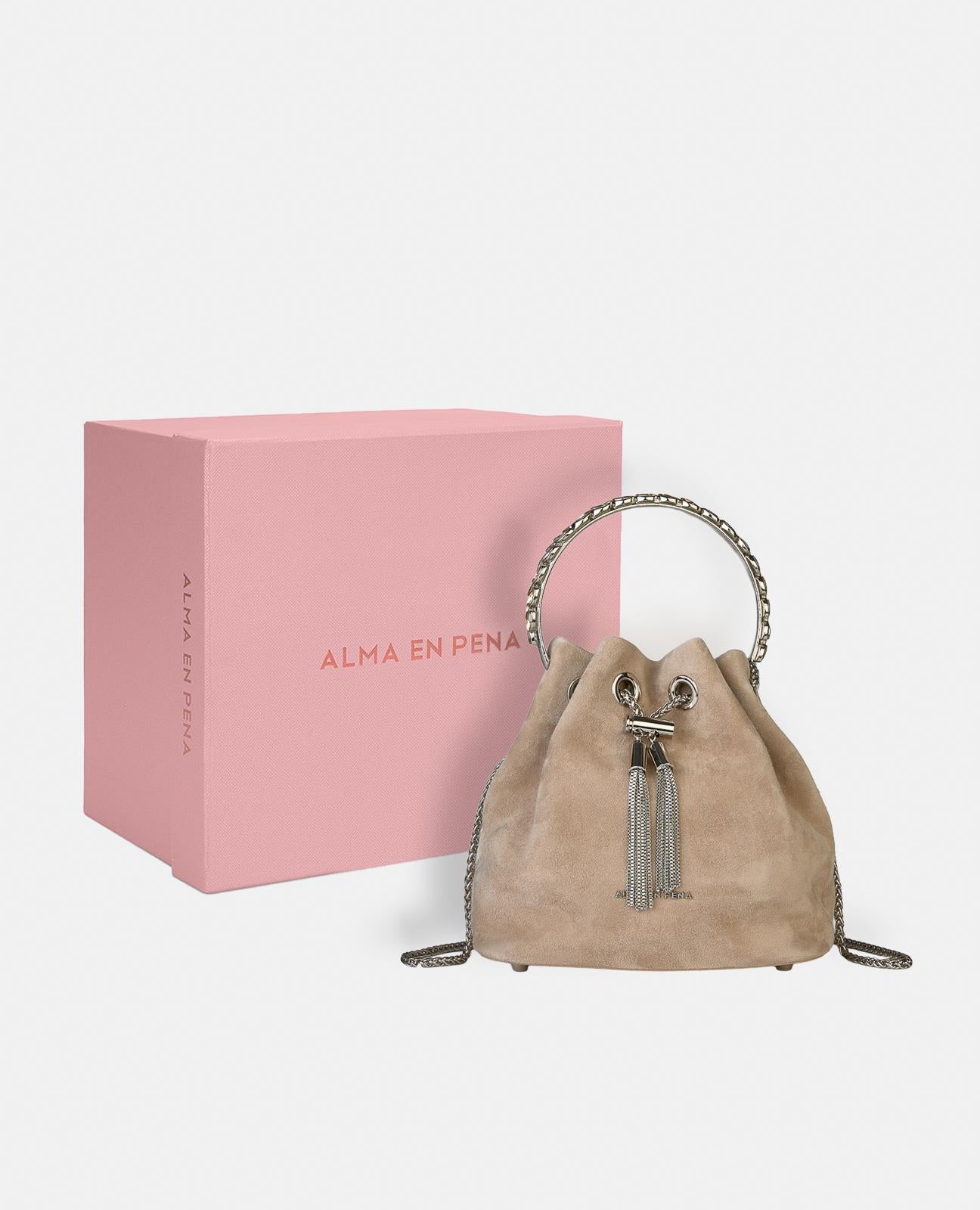 alma-en-pena-alfa-62195-bowler-bag-vison-leder-mit-anh-nger-und-kette image 5