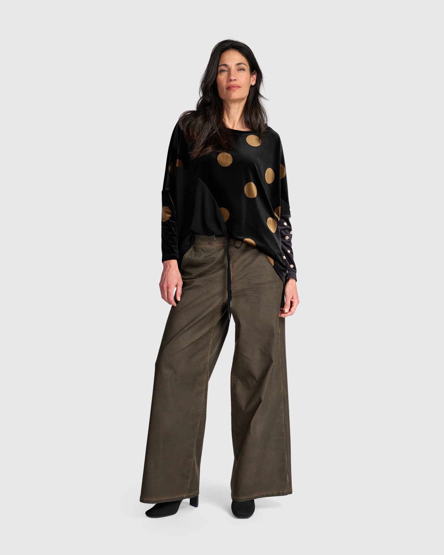 alembika-everyday-velvet-curve-top-black-gold-dot-samttop image 7