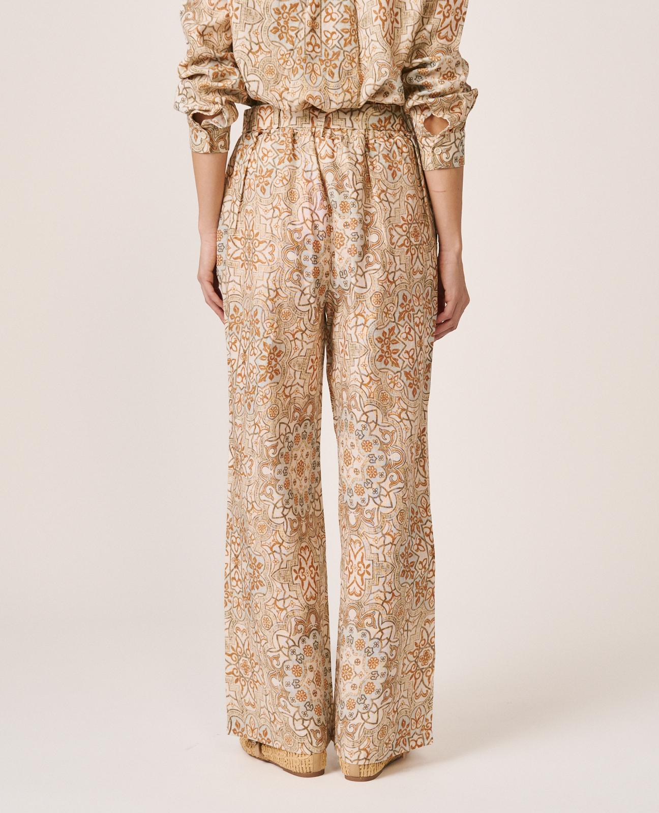 alma-en-pena-braune-mosaik-print-marlenehose-mit-weitem-bein image 7