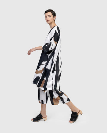 alembika-urban-amsterdam-oversized-dress-zebra-kleid image 8