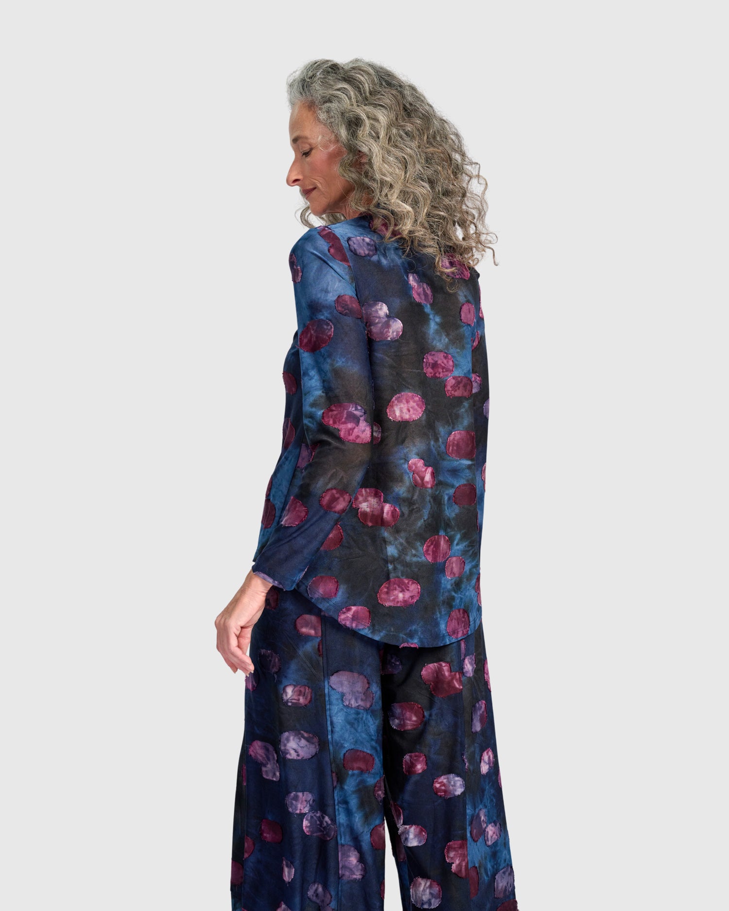 alembika-whirligig-v-neck-top-midnight-wine-langarm image 5
