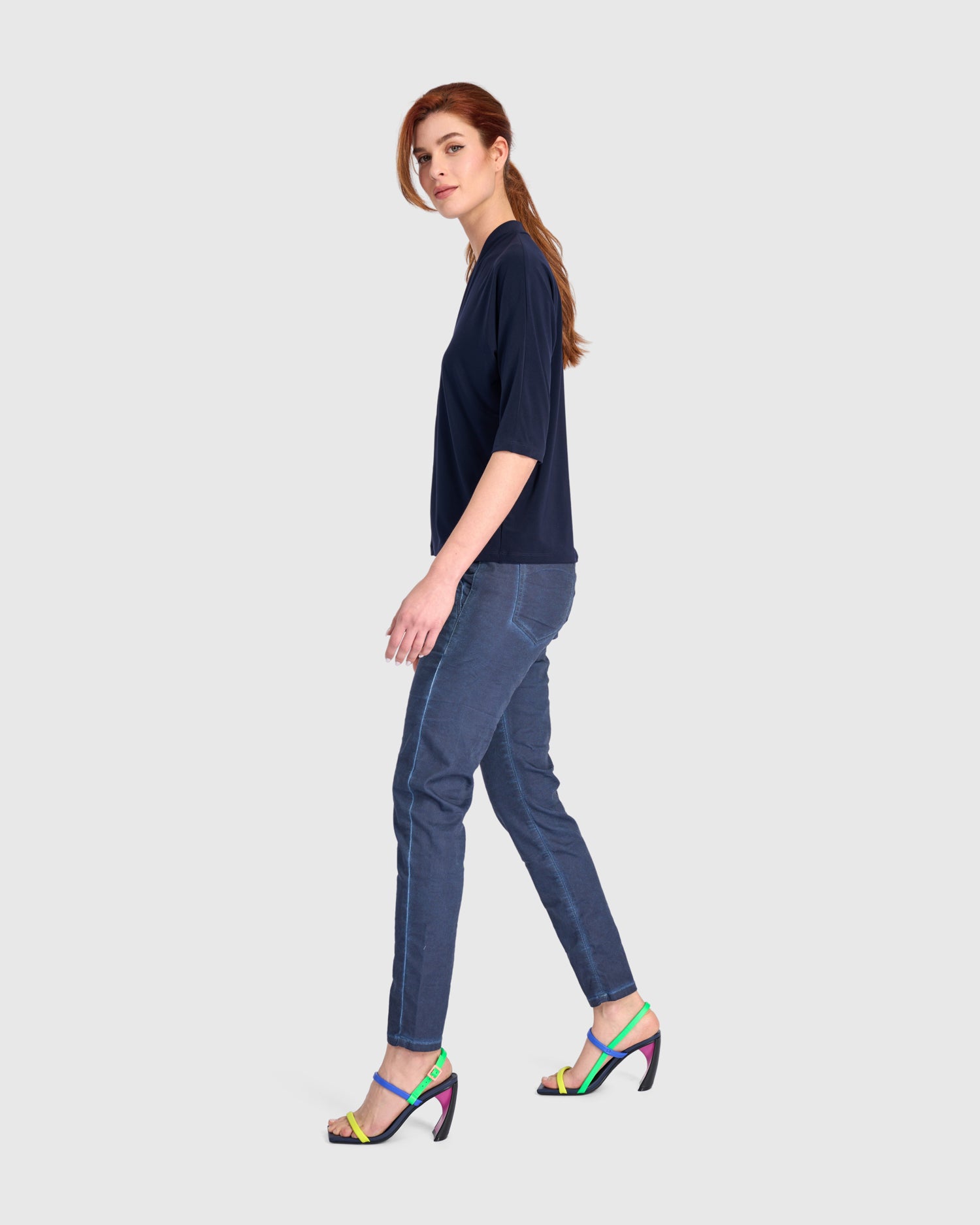 alembika-fluid-slinky-dolman-top-navy-essential-top image 3