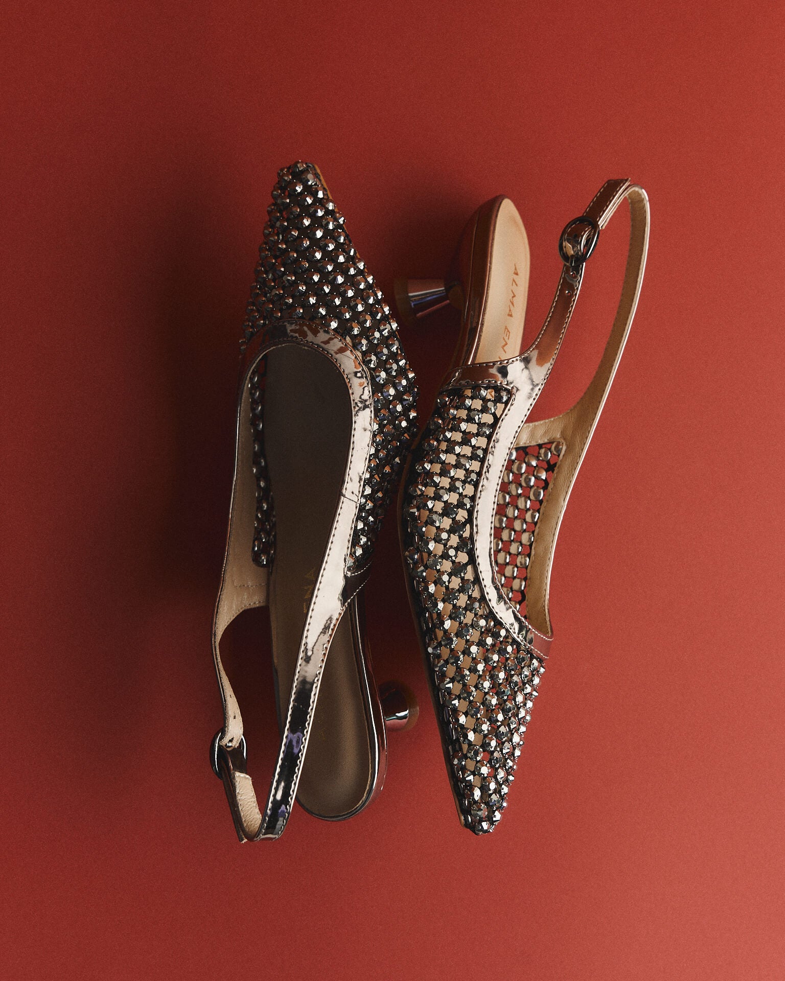 alma-en-pena-metallic-mesh-slingpumps-mit-strass-kitten-heel image 1