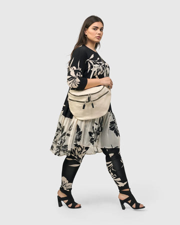 alembika-on-the-go-large-sling-bag-elfenbein image 5