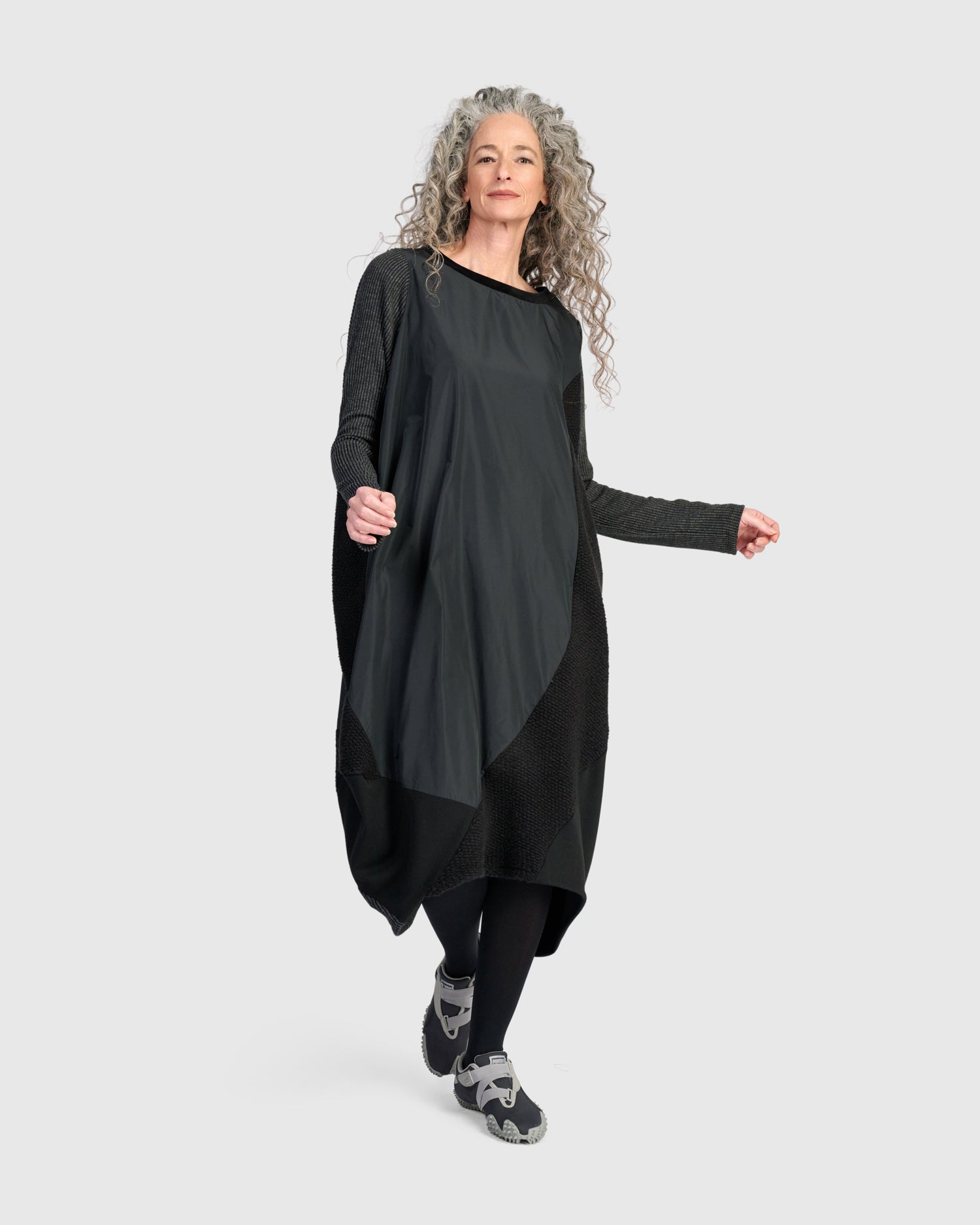 alembika-urban-slope-oversized-kleid-schwarz-midi image 8