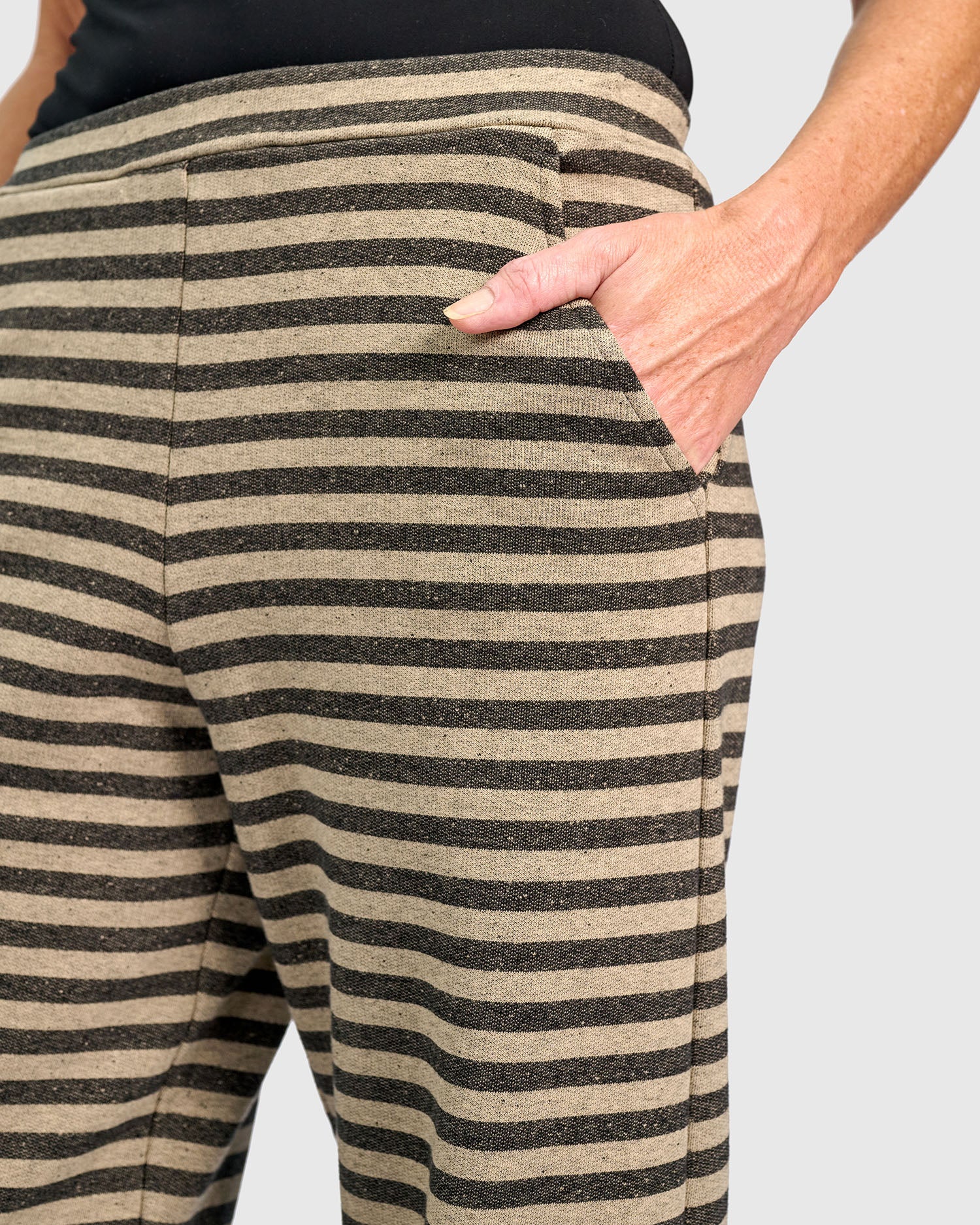 alembika-urban-elevation-straight-hose-camel-stripe image 3