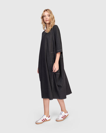 alembika-liberty-oversized-cocoon-dress-black-denim-jeanskleid image 5