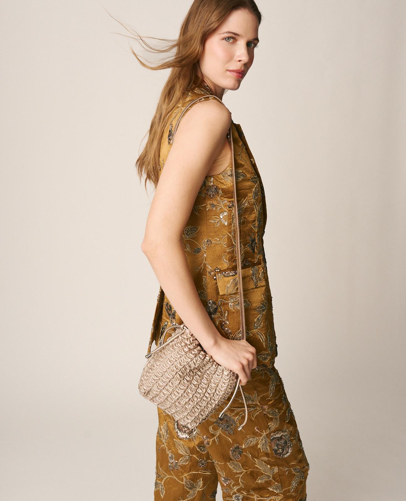 alma-en-pena-beuteltasche-bronze-ledertasche-mit-schulterkette-crossbody image 2
