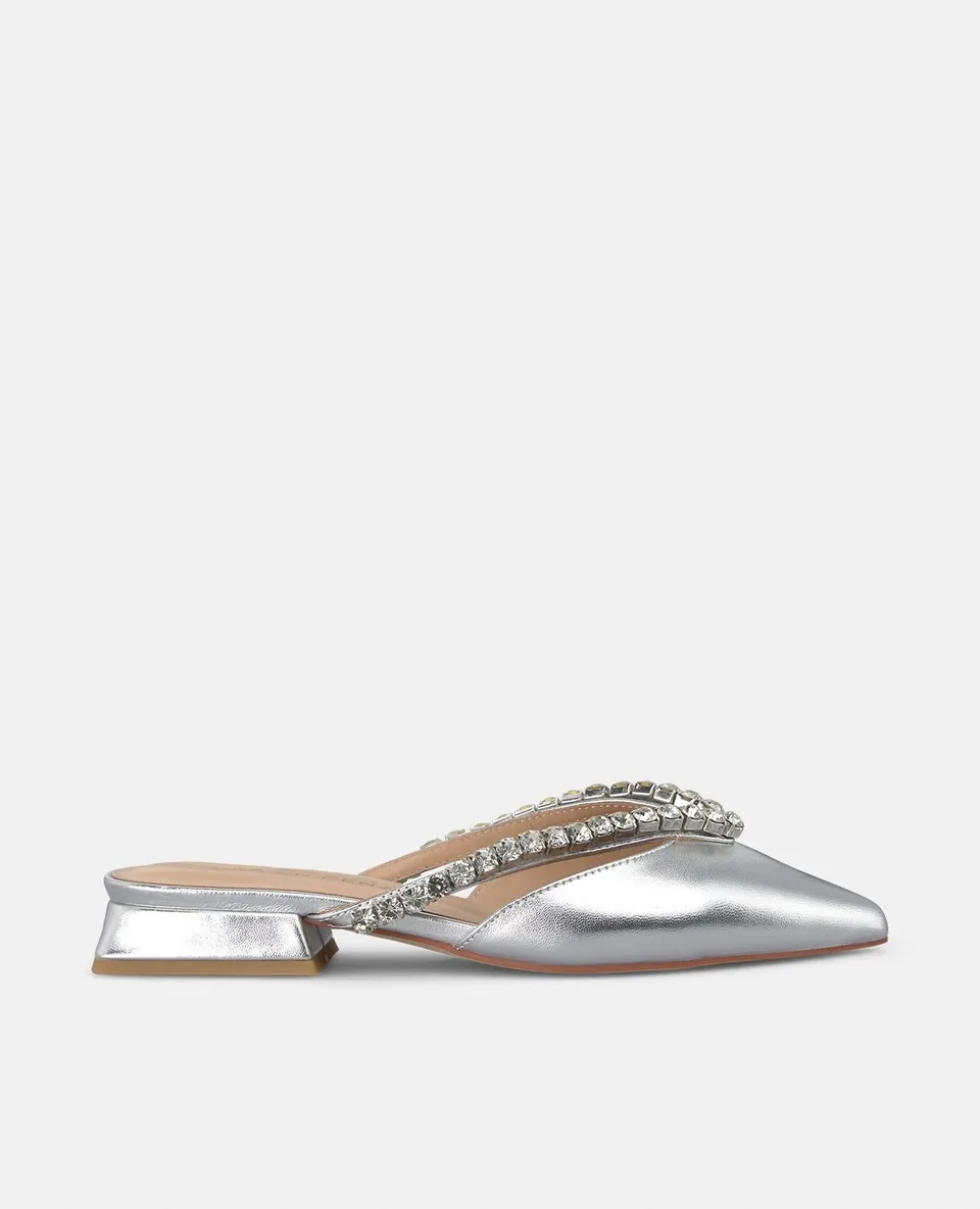 alma-en-pena-flat-shoe-with-straps-spangen-mules-silber-2-cm image 1