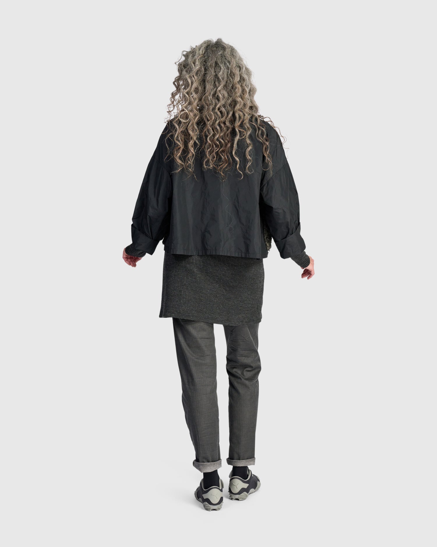 alembika-urban-basalt-jacke-schwarz-boxy-kurzjacke image 5