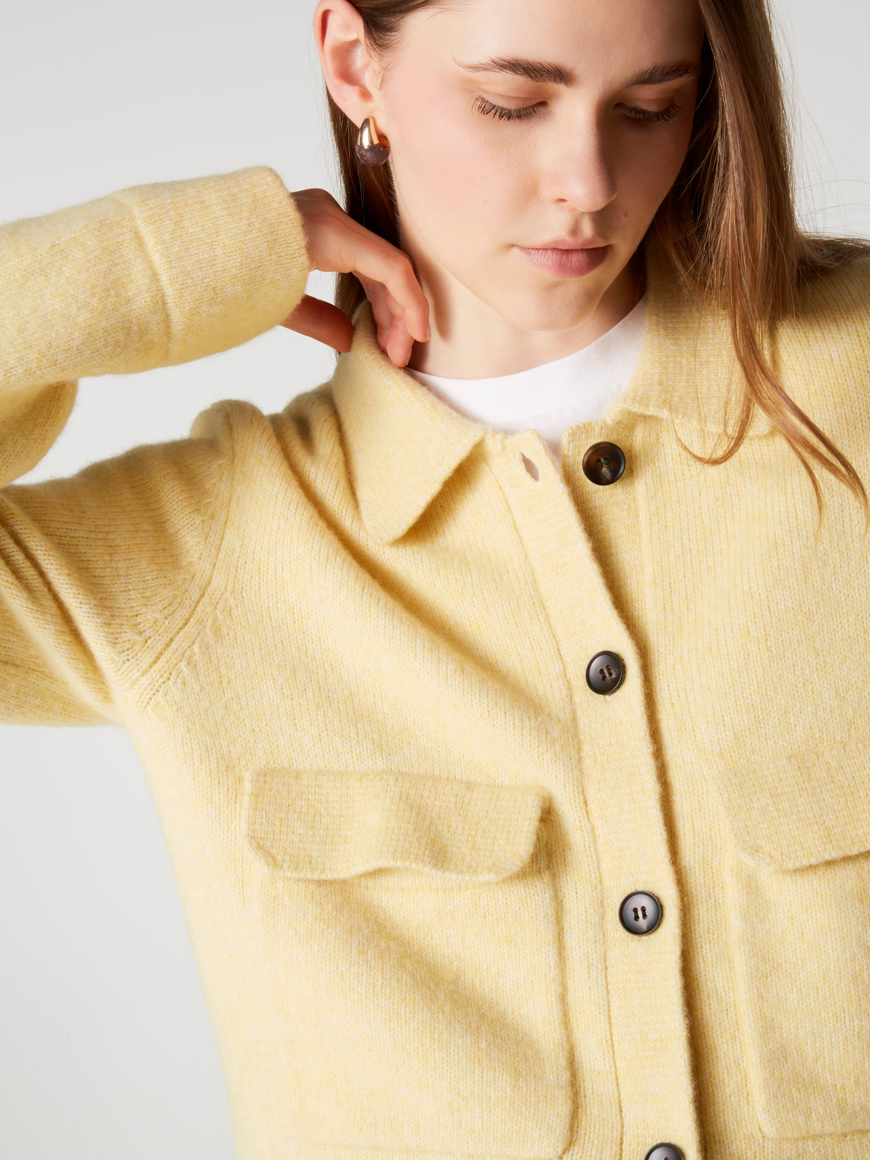 absolut-maiwen-wolljacke-damen-hellgelb-hemdkragen image 2