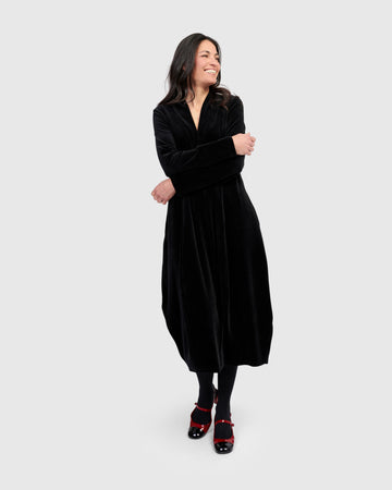 alembika-everyday-velvet-cocoon-dress-black-samtkleid image 2