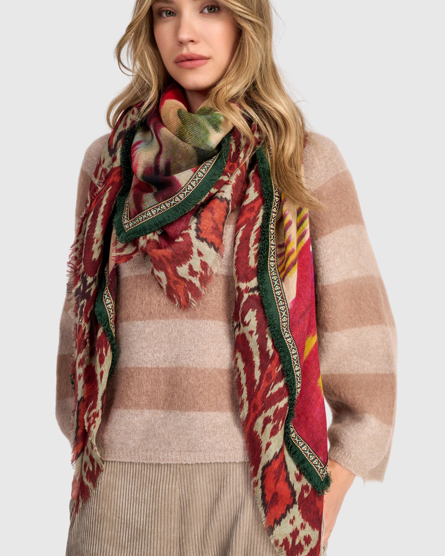 alembika-sheaf-schal-ikat-maroon-wolle-seide image 3