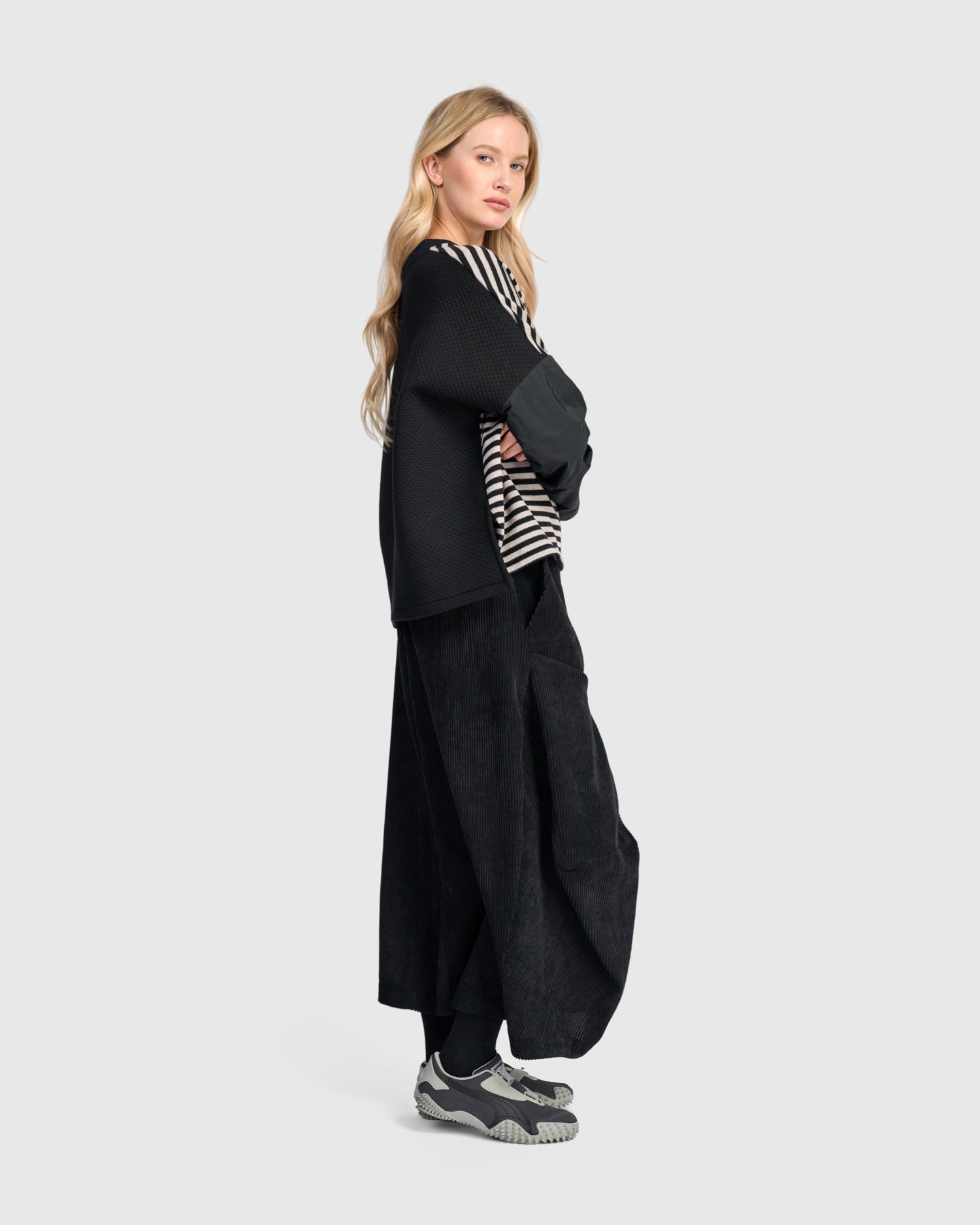 alembika-urban-sund-boxy-top-black-cloud-stripe image 4