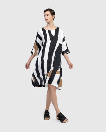 alembika-urban-amsterdam-oversized-dress-zebra-kleid image 2