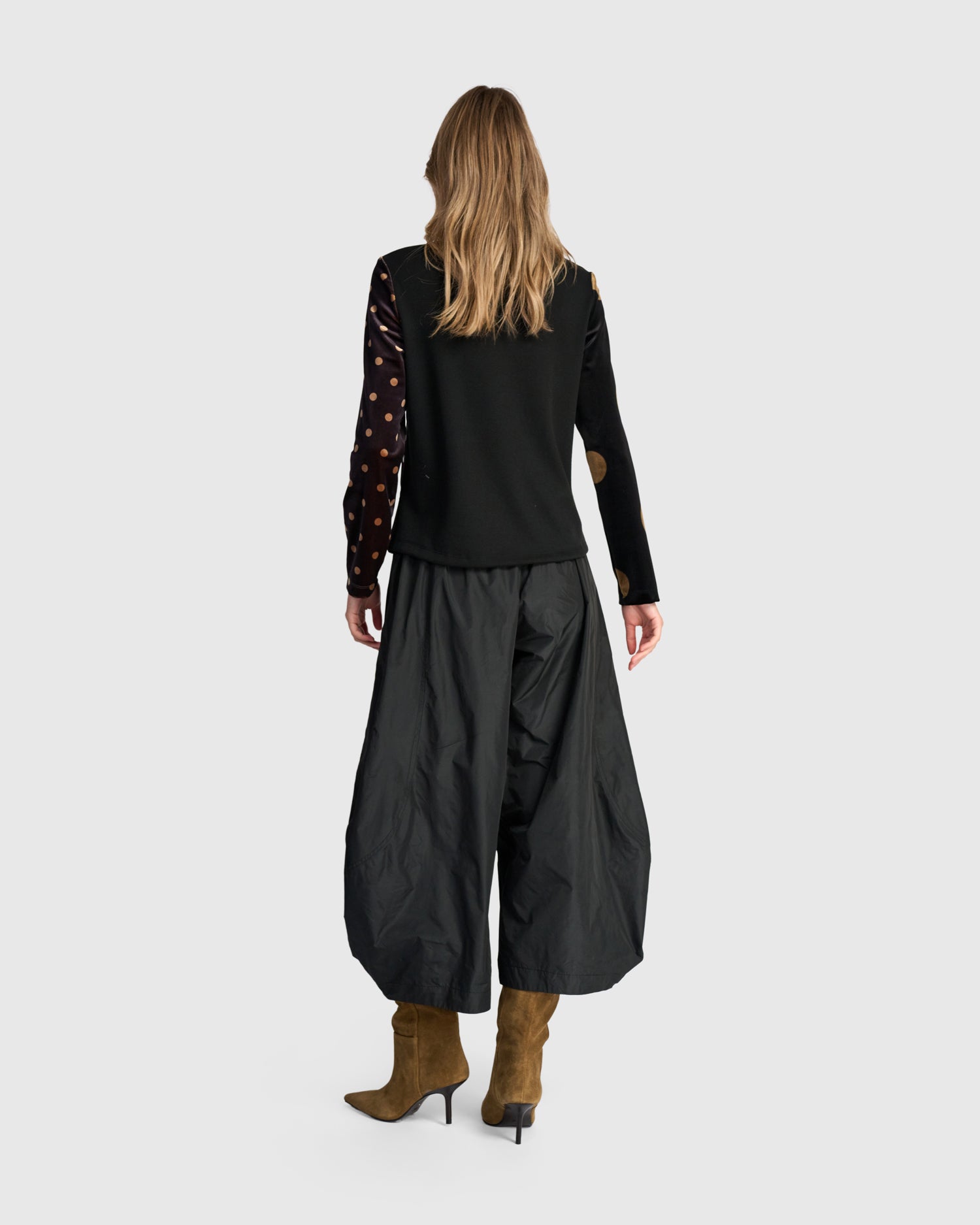 alembika-andromeda-velvet-cardigan-strickjacke-black-gold-dot image 5