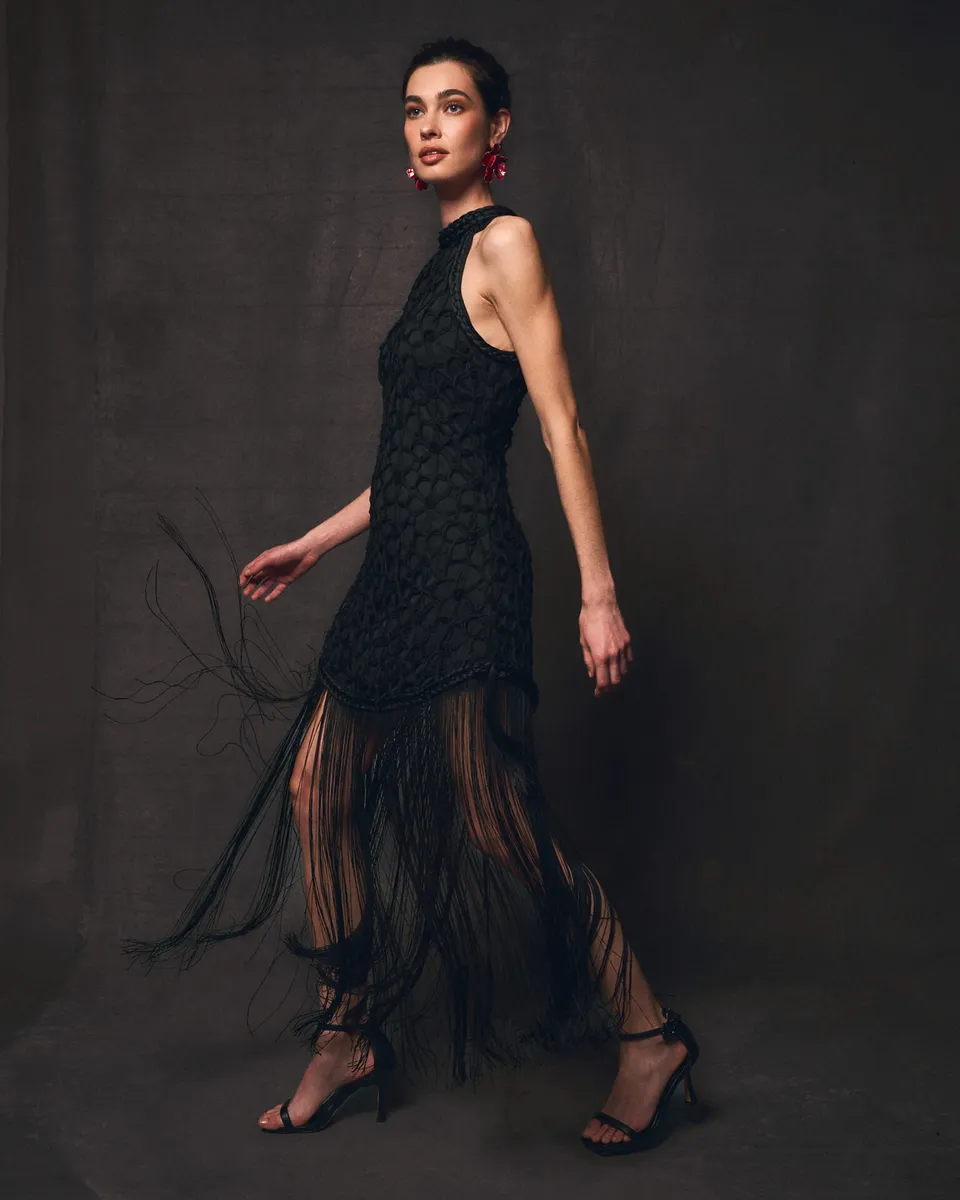 alma-en-pena-fringed-midi-neckholder-kleid-schwarz image 1