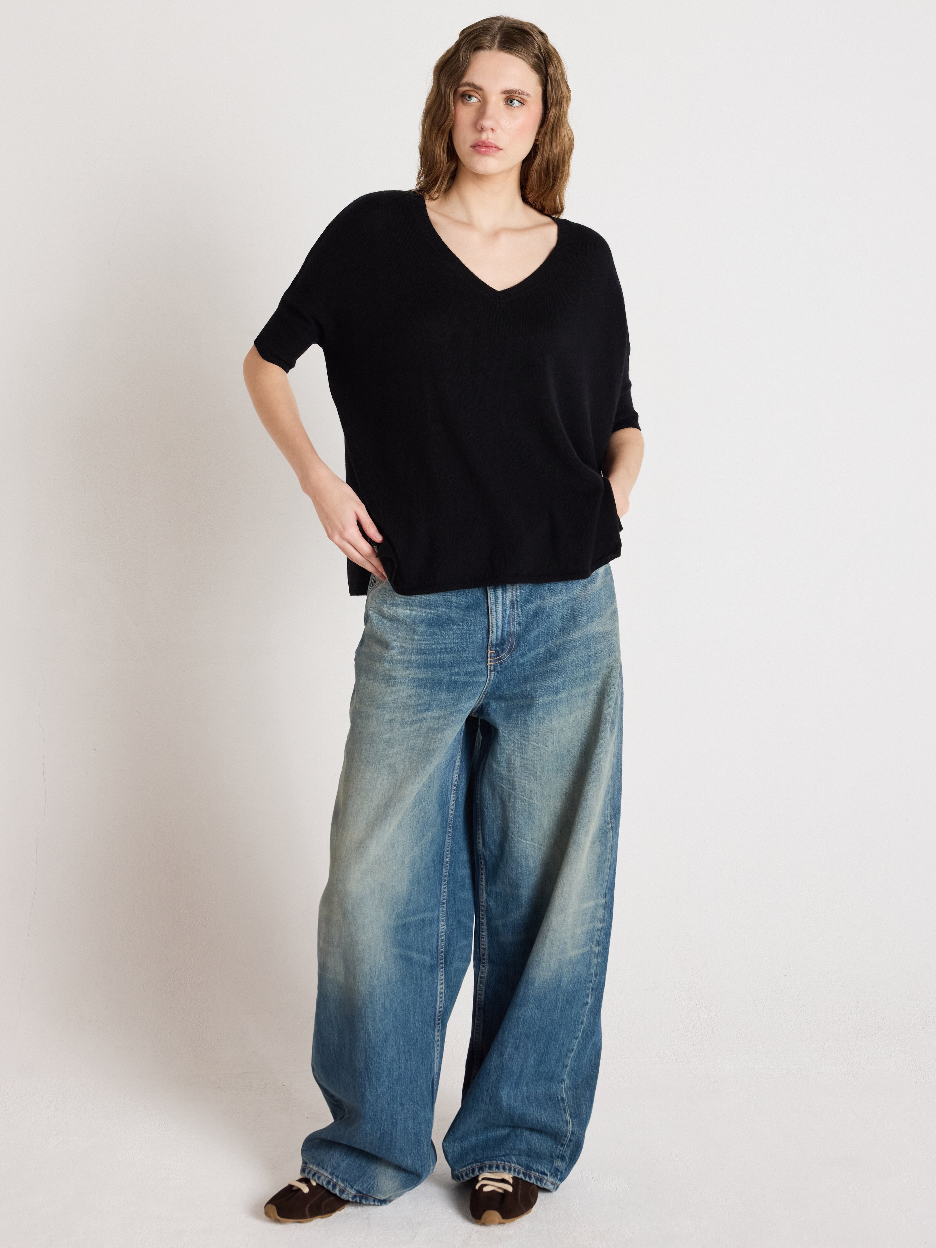 absolut-kate-poncho-pullover-mit-v-ausschnitt-aus-kaschmir-schwarz image 2