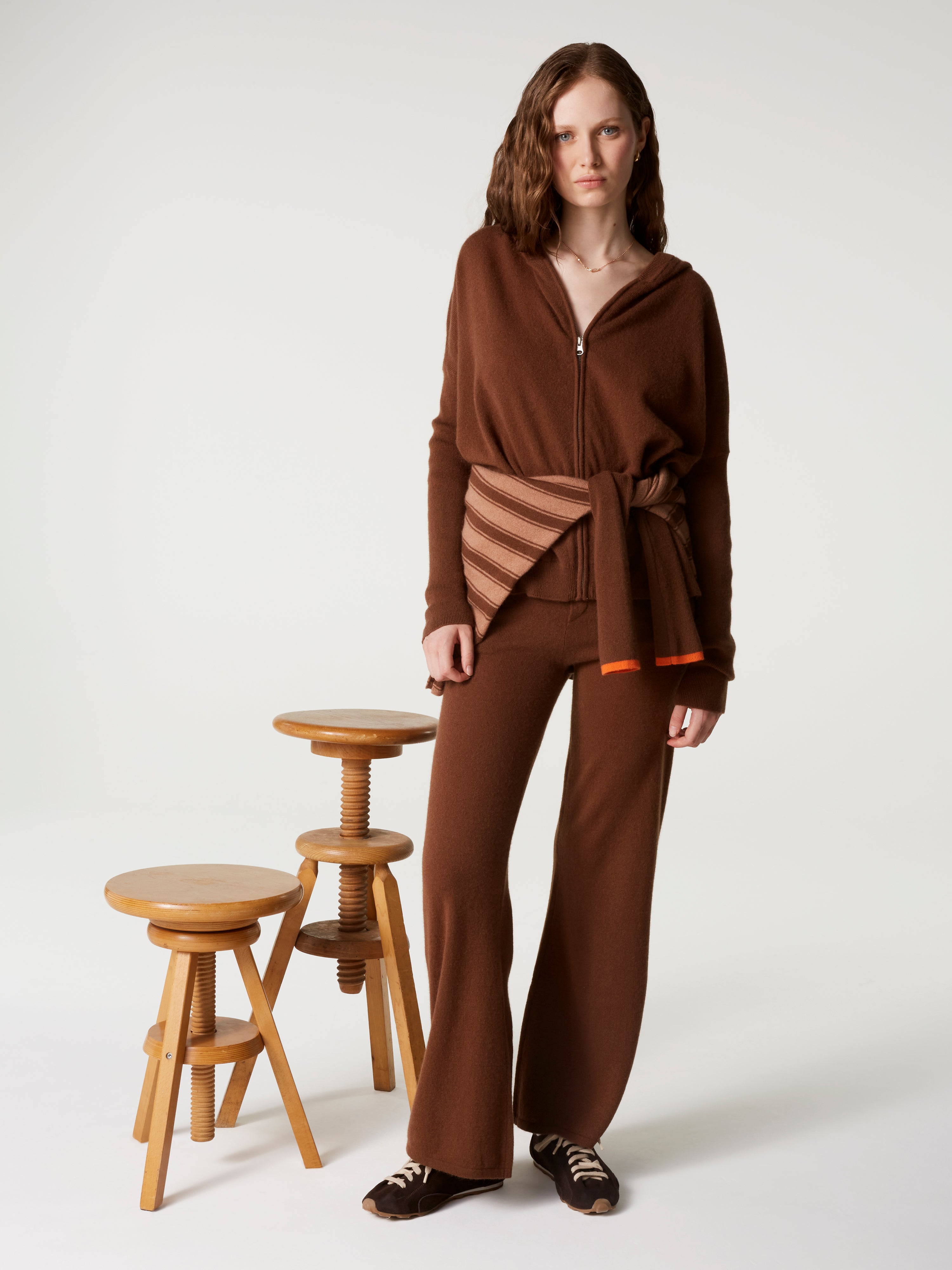 absolut-opale-kapuzen-poncho-mit-rei-verschluss-100-kaschmir-coffee-ivory image 1
