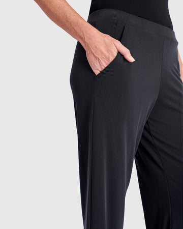 alembika-essential-cupro-relaxed-pants-gerade-geschnittene-hose-schwarz image 3