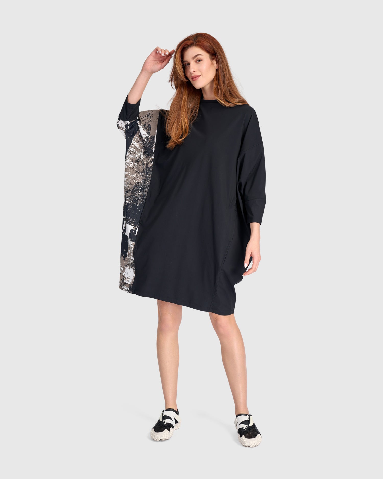 alembika-tekbika-kit-boxy-minikleid-schwarz-grafik image 2