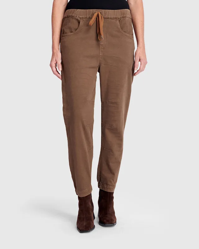 alembika-weekend-boyfriend-jogger-jeans-camel image 1